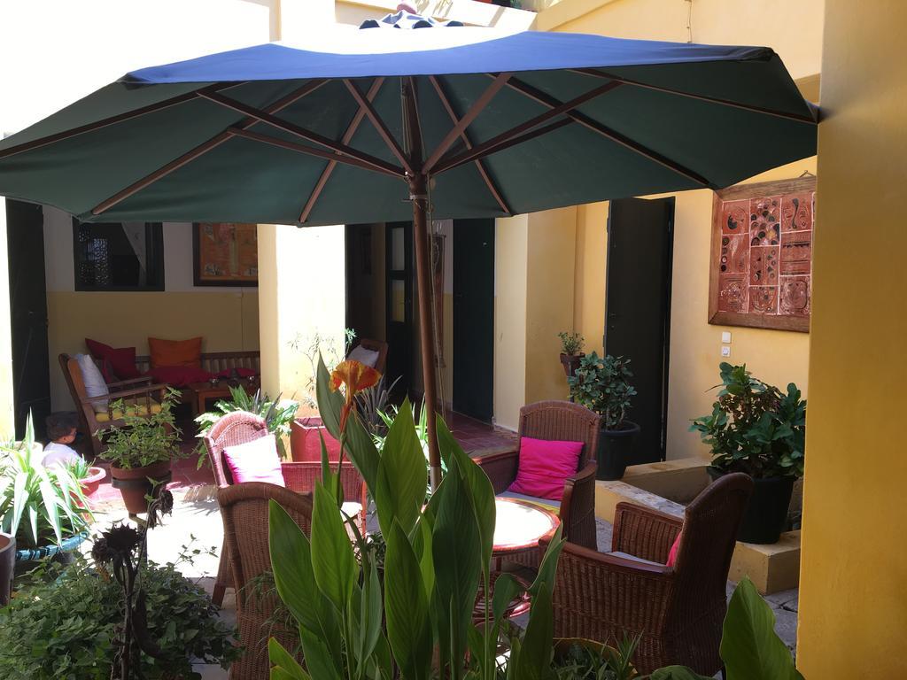 Chez Eric Hotell Gorée Exteriör bild
