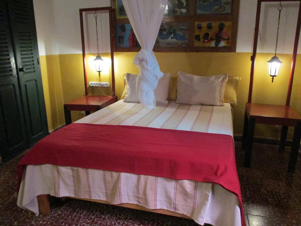 Chez Eric Hotell Gorée Exteriör bild