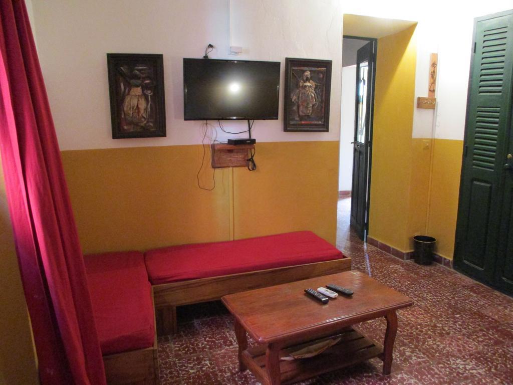 Chez Eric Hotell Gorée Exteriör bild